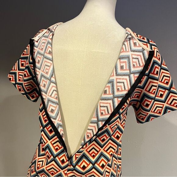 Everly short sleeve Geometric Patterned casual Dress size small - Picture 7 of 12